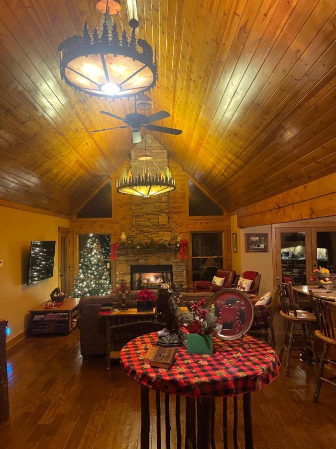 היאוואסי Cozy Creekfront Family Cabin-Pet Friendly -Gamerm-Hot Tub מראה חיצוני תמונה